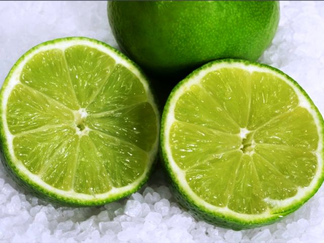 Cách đơn giản 'đánh bay' lớp cháy khét dưới đáy chảo ảnh 2